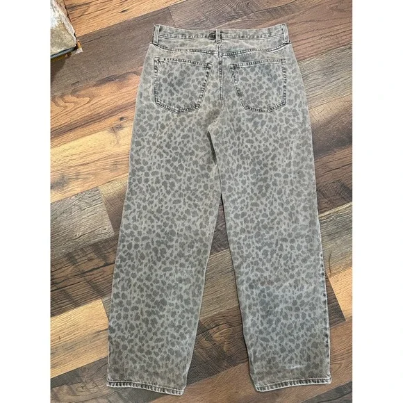 Universal Thread Grey Leopard Print Mid Rise 90s Baggy Jeans Size 6 Button Fly - Picture 2 of 16